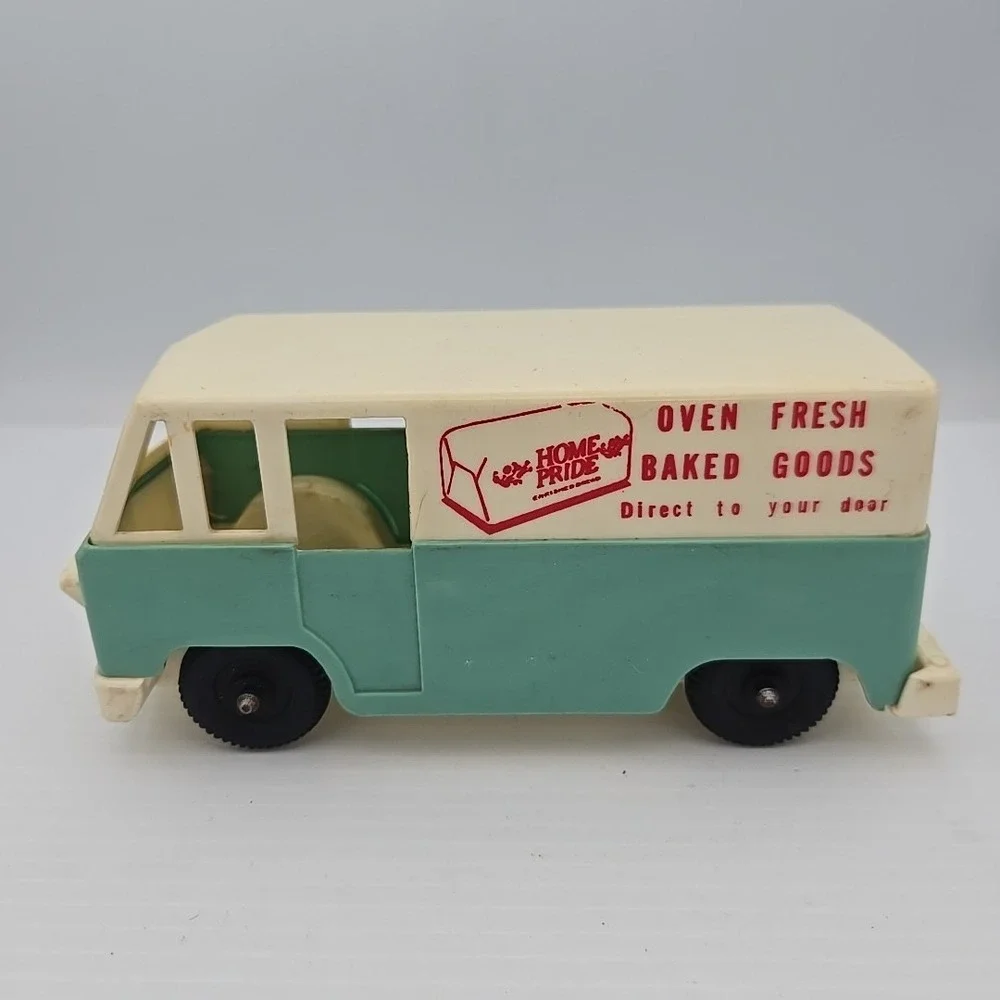 COMO Plastics‎ Columbus IN Home Pride Oven Fresh Baked Goods Delivery Van